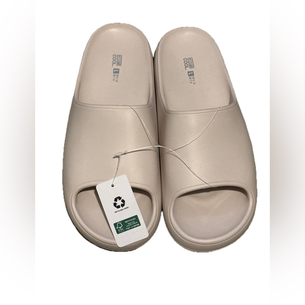 NWT 32Degree Unisex Beige Slide Sandals Very Comfortable